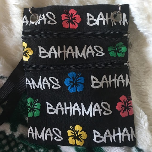 Robin Ruth Handbags - 👜 BLOWOUT Robin Ruth crossbody “Bahamas”